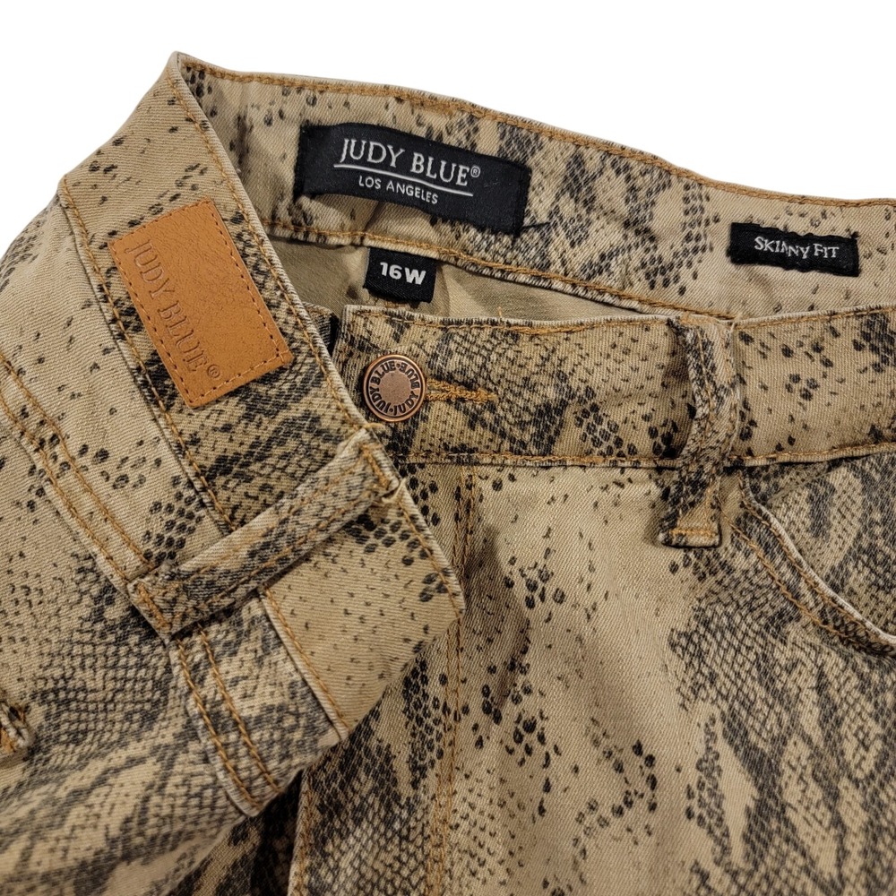 Judy Blue Jeans Womens 16W Skinny Fit Tan Snakeskin Print Denim EUC